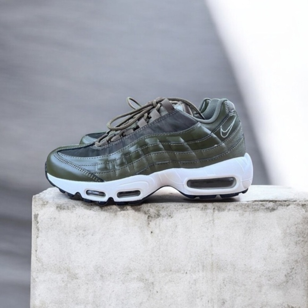 NIKE AIR MAX 95 OLIVE CANVAS/WHITE SIZE WOMEN'S 9 [307960-304]